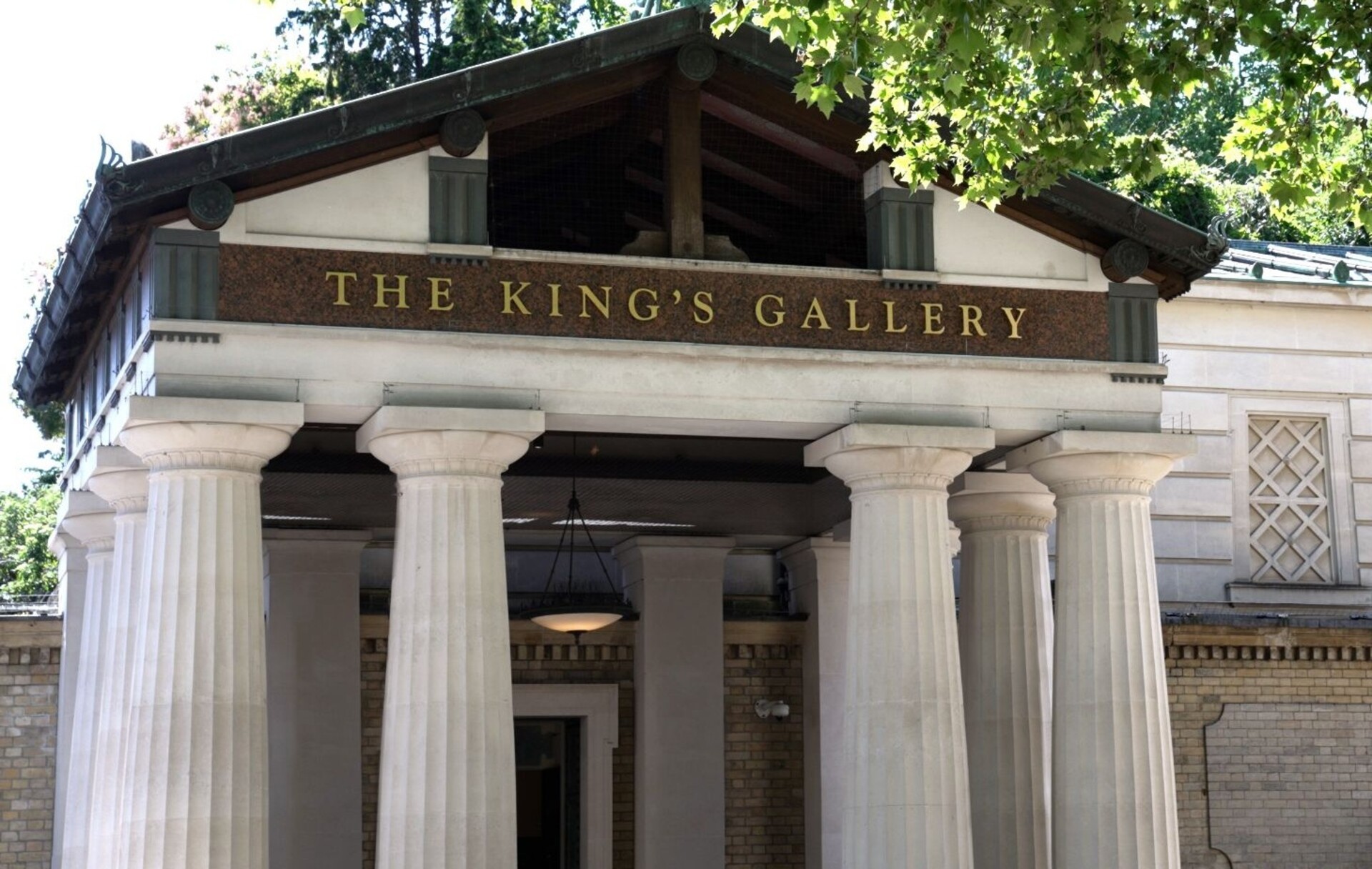 img_1716978766_1716978774__entrancetothekingsgallerybuckinghampalace_gallery